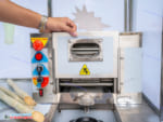 Làm thế nào để xử lý các vết ố vàng trên xe nước mía inox?